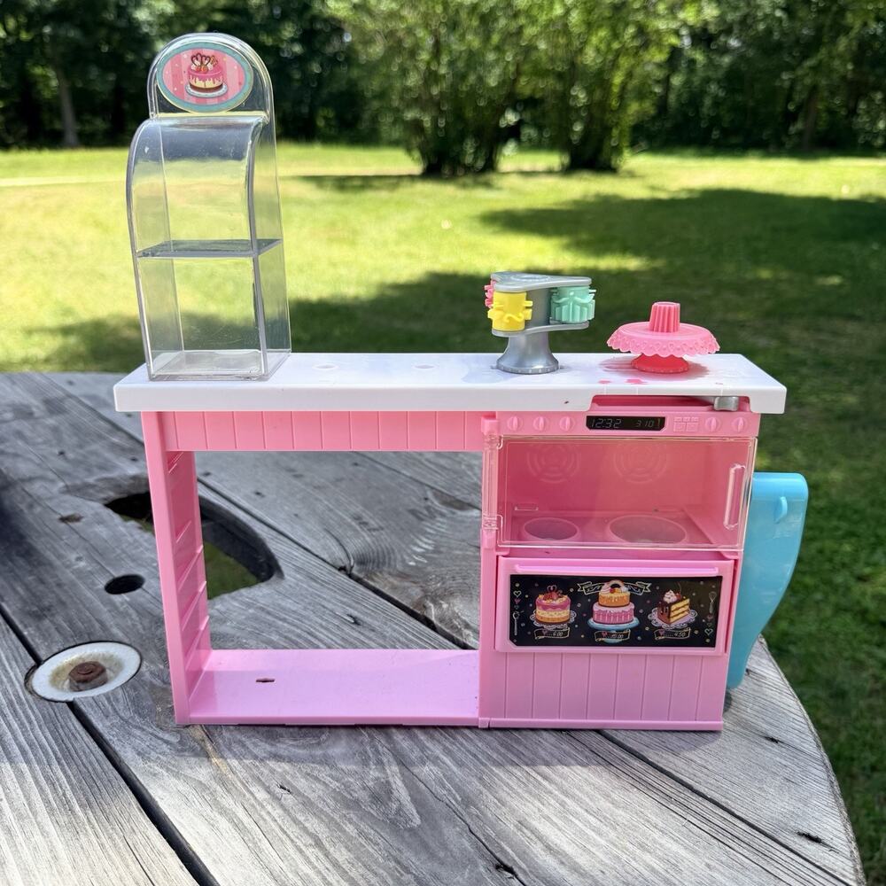 2019 Barbie Cake Bakery Playset Counter Display GFP59 Pink Kitchen Mattel